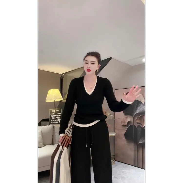 撞色拼接爱心领口假两件针织衫修身长袖毛针织衫女装显瘦洋气时尚