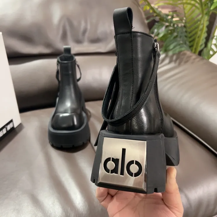 2026新款上新 时尚个性定制款拉链飘带短靴 超轻底7厘米重工款～抖