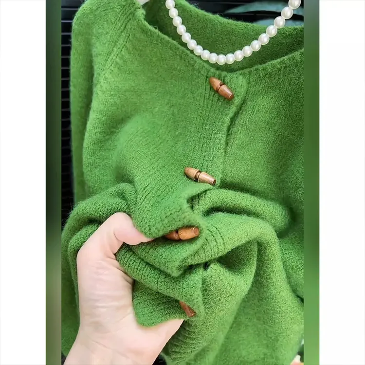 软糯舒适绿色牛角扣针织开衫女2025秋冬季新款宽松高级感毛衣外套