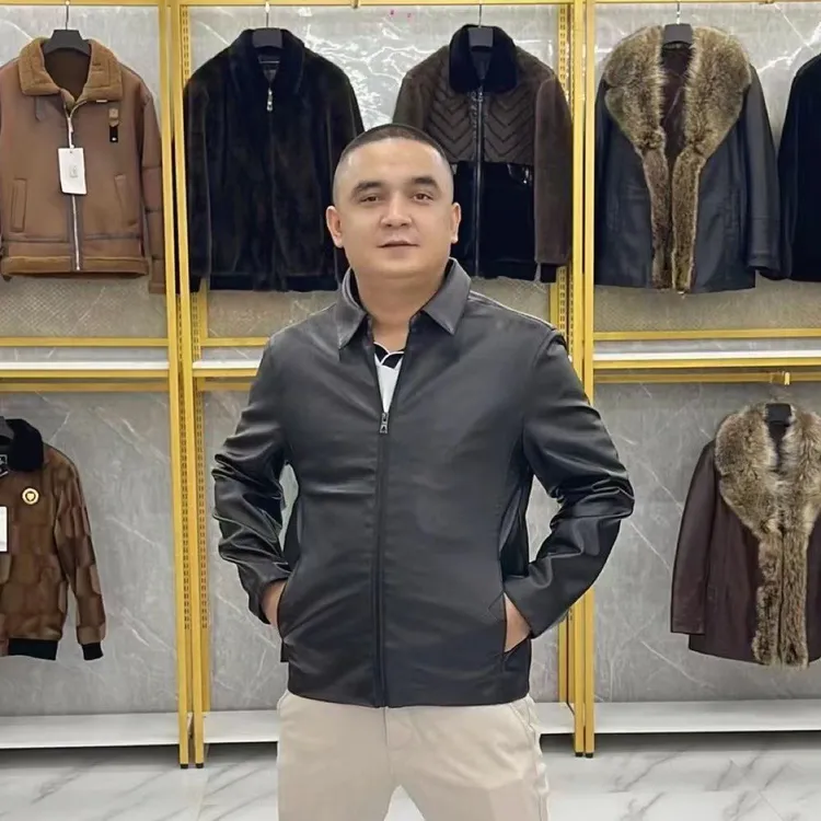 035-摆纯色宽松型翻领胖人皮衣标准直下摆多口袋