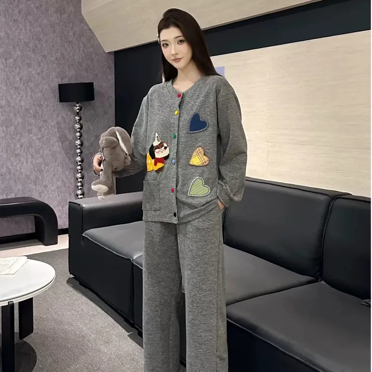 可爱卡通刺绣小狗蚕丝羊毛德绒保暖睡衣女冬季ins风设计感家居服