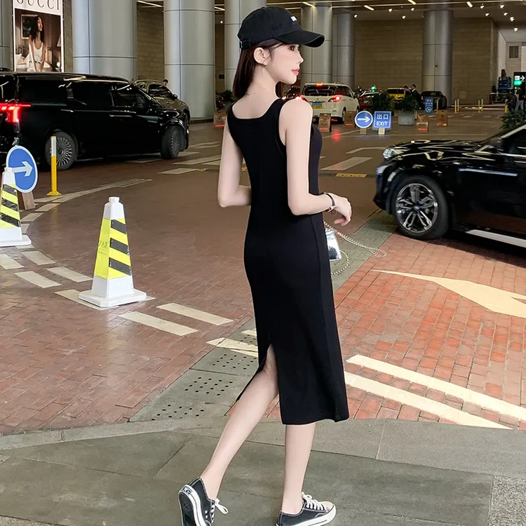 背心连衣裙2025年春夏装新款时尚显瘦吊带裙内搭开叉打底小黑裙