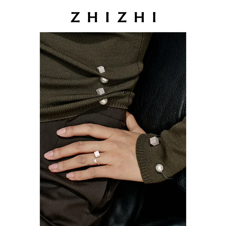 致知 西溪子 银丝网方块莹润贝珠耳钉25年冬季新款ZZ2EWPPT119