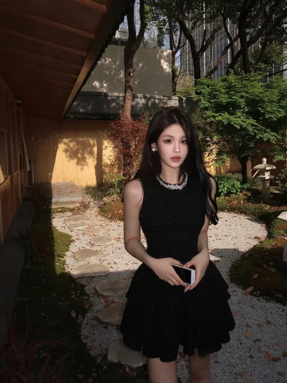 法式小香风黑色细闪背心连衣裙女高级感名媛气质收腰生日蛋糕短裙