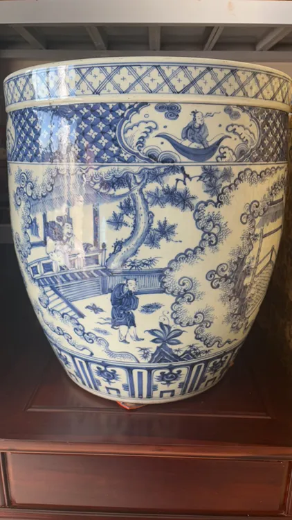 青花三顾茅庐图案缸