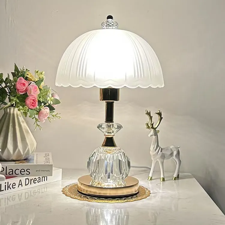 220V-240V客厅时尚圆形遥控锻打调光创意床头灯书房小夜灯台灯