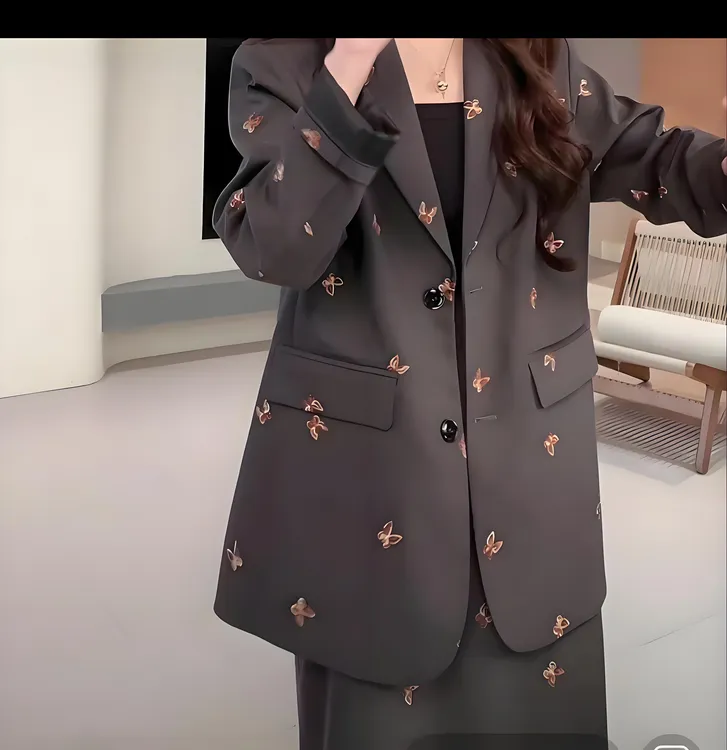 9349时尚刺绣西装套装春秋季西服外套半身裙美背三件套