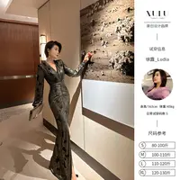 XULU原创秋季黑金亮丝烫金礼服裙气质褶皱修身收腰开叉V领连衣裙