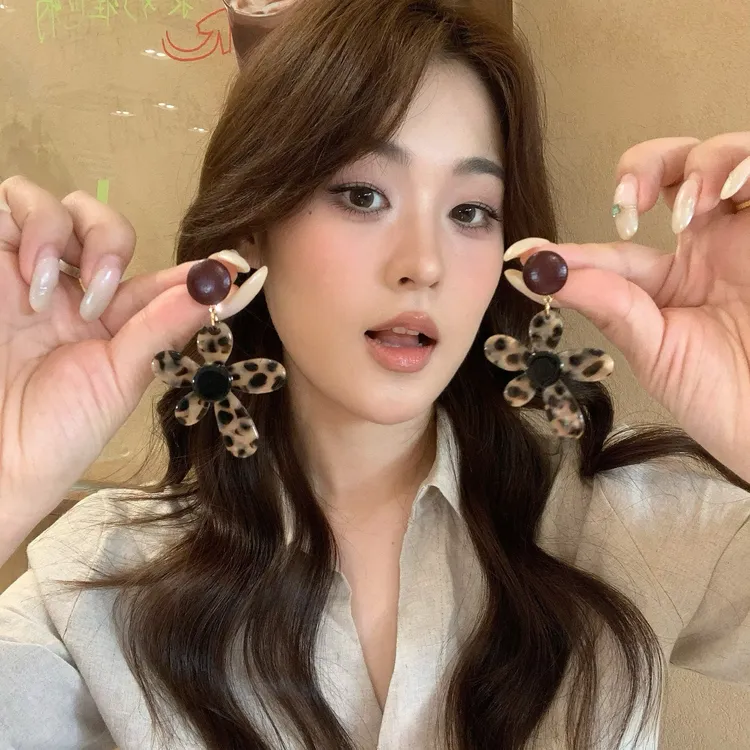 合金亚克力耳饰 狂野缪斯早秋豹纹花花耳环女时髦高级感夸张耳饰
