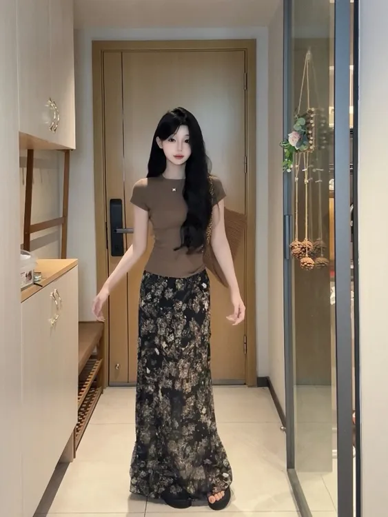 休闲百搭圆领修身弹力显瘦上衣+黑碎花透视半身裙套装夏季凉感女