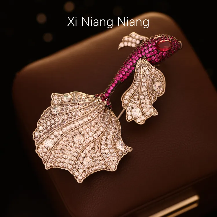 铜合金仿水晶胸针 澜七-何超琼同款设计师款锦鲤胸针外贸版-S3988