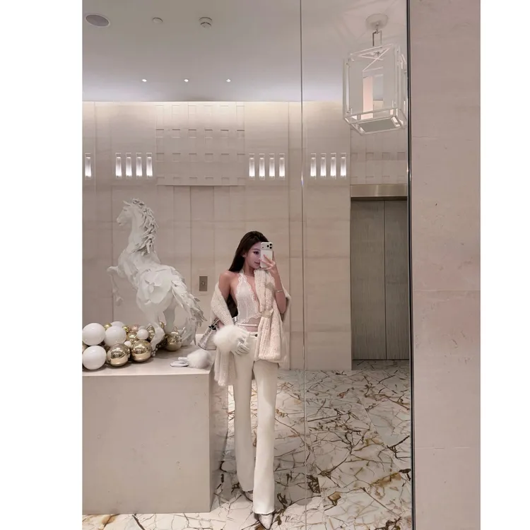 法式时尚设计感修身蕾丝腰带吊带上衣2026新款高腰显瘦休闲裤套装