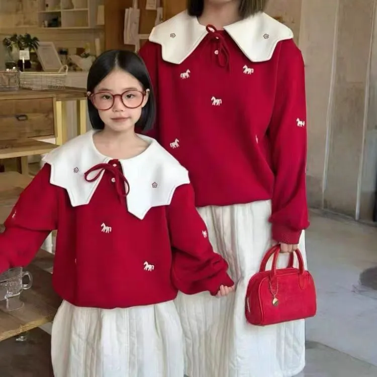 617-女童加绒娃娃领红色卫衣秋冬款女孩新年装小马刺绣翻领上衣