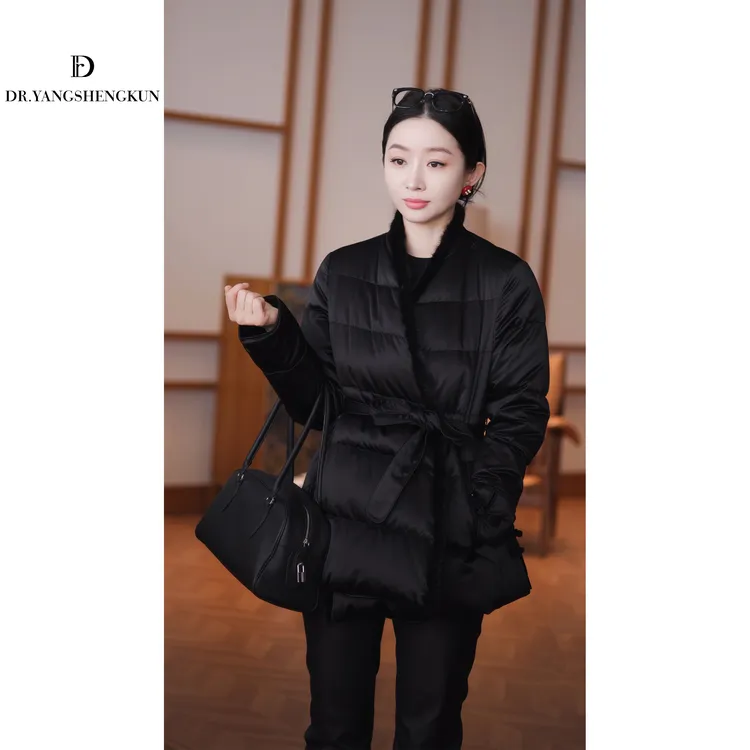 杨圣坤2025冬季新品斜襟收腰系带水貂拼接鹅绒服外套SQ25121208