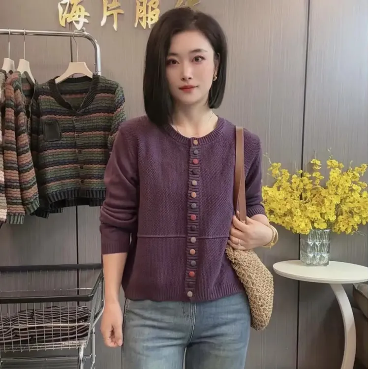 女士纯色休闲时尚彩扣开衫毛衣针织衫复古百搭圆领长袖