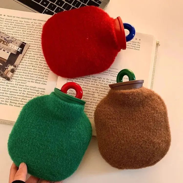 复古注水加厚防爆毛绒热水袋冬季暖水袋小号暖肩颈热敷防爆热水袋