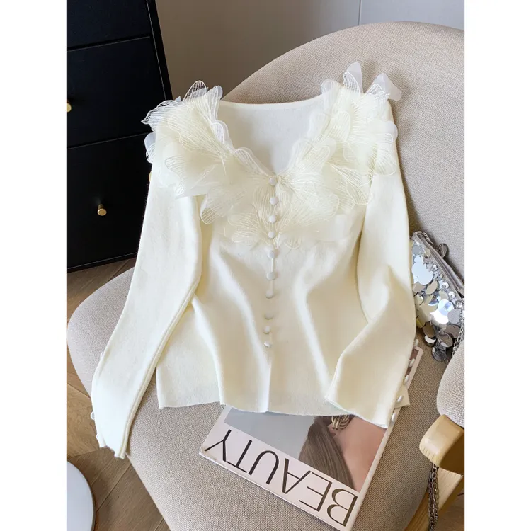 法式蕾丝v领长袖打底针织衫女气质修身内搭高级感减龄上衣K1-85