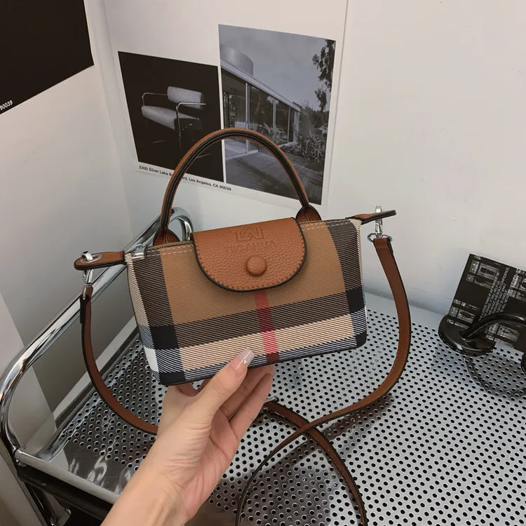 超火小包包女斜挎小包质感精致2024新款小众独特手机包迷你高级感