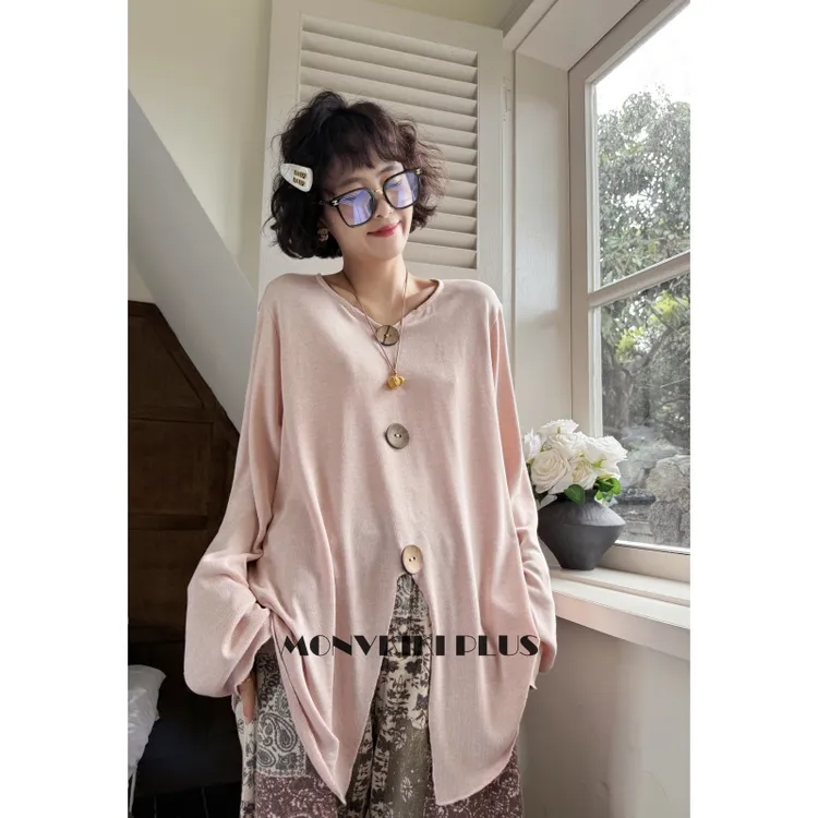 MoNvKiKiPlus2“小幸运”大码微胖大扣装饰前开叉针织毛衣#1802