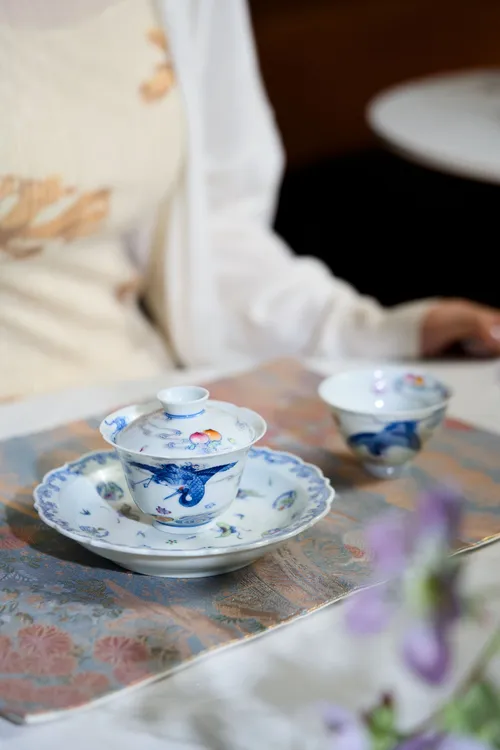 卓君 新品 景德镇手绘青花斗彩 云中飞鹤盖碗杯子系列合集 