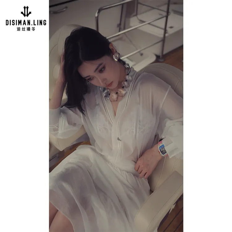 迪丝嫚苓白色外套时尚百搭长袖透气休闲薄款宽松原创设计师小众感