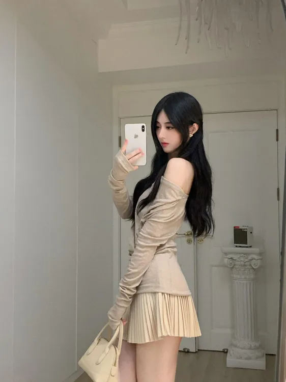 小露香肩 一字肩针织衫显瘦复古T恤斜领长袖上衣高腰A字百褶短裙