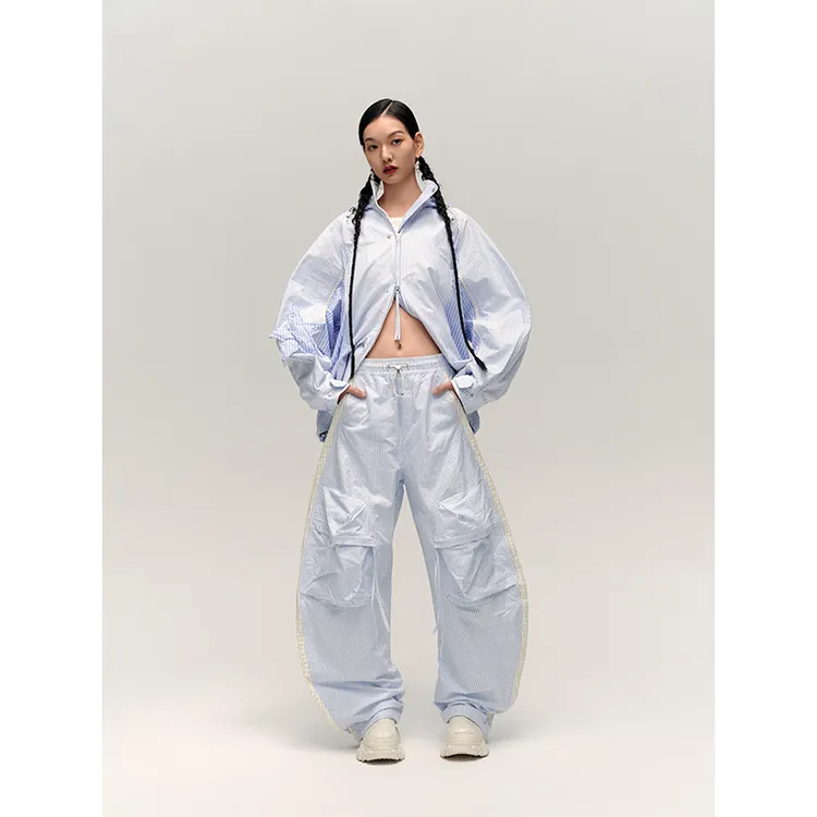 ANGEL CHEN陈安琪 SS25 蓝色条纹背包连帽双面穿风衣套装