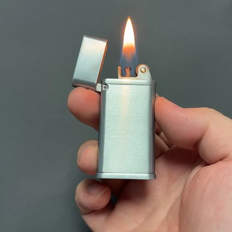 薄款砂轮煤油打火机 经典轻薄砂轮煤油打火机 包邮