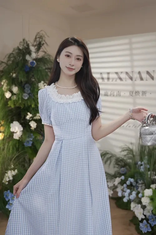 鹿向南[海盐冷萃]新款夏季轻薄减龄感韩系小众蓝色格子短袖连衣裙