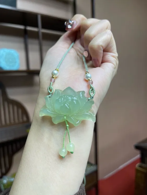 天然岫玉莲花锁骨链毛衣链多样性发其一