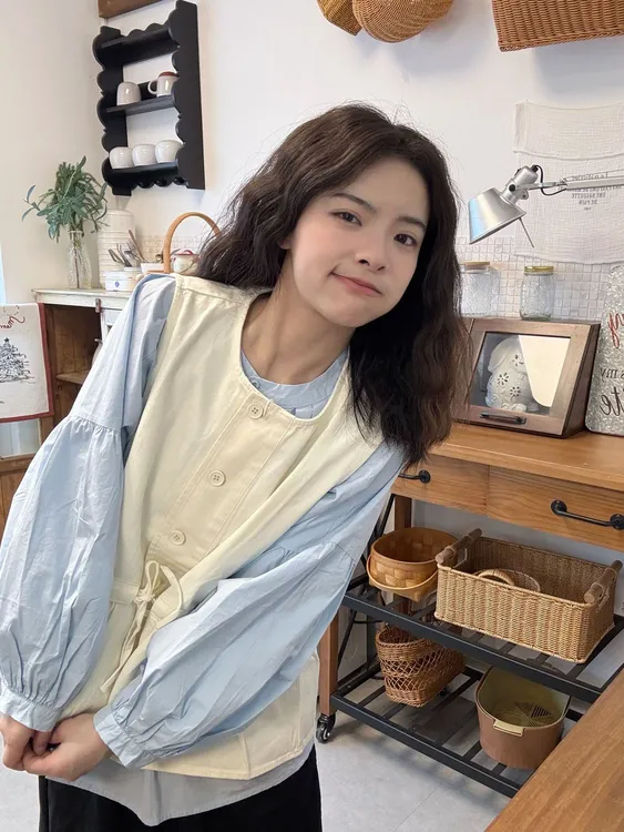 甜美风套装女秋季2025日系减龄蝴蝶结系带马甲叠穿长袖衬衫两件套