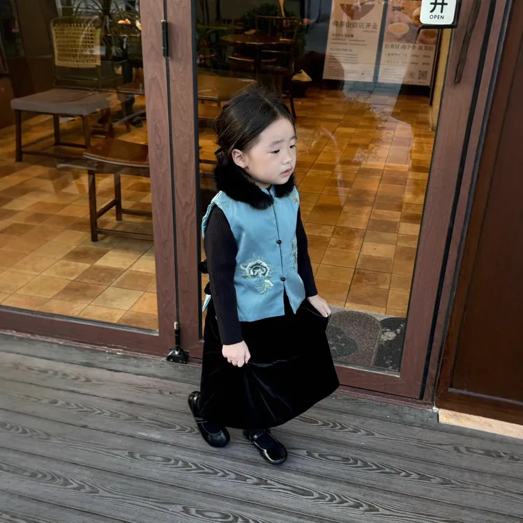 《小思家》2025秋冬新款童装国风新中式复古马甲汉服儿童唐装套装