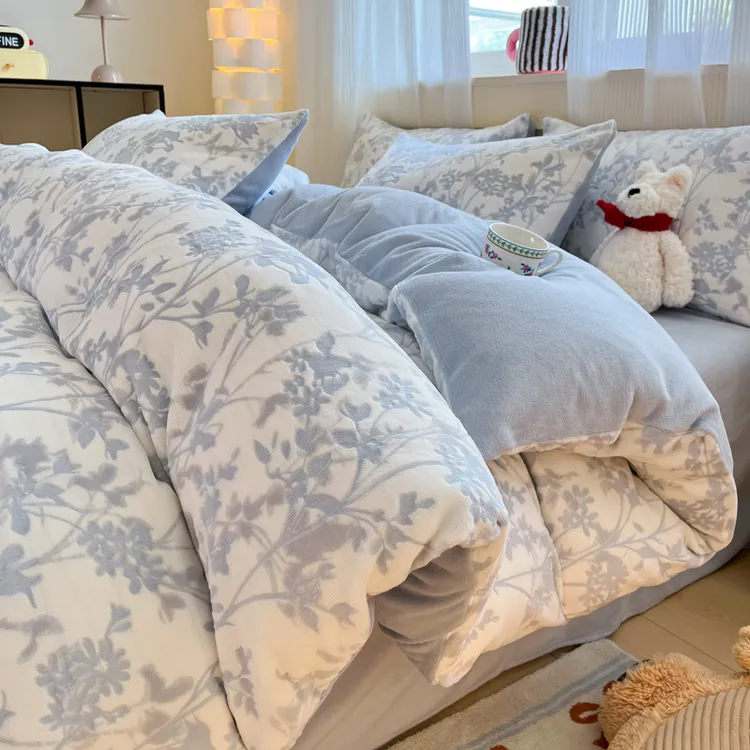 A类母婴级加厚保暖牛奶绒四件套珊瑚绒雕花绒被套加绒床单床笠款3