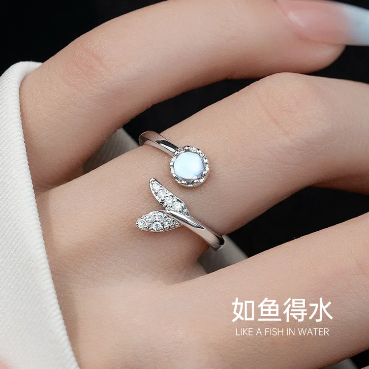 铜合金树脂戒指 气质小众鱼尾指环女可调节百搭食指戒女时尚轻奢