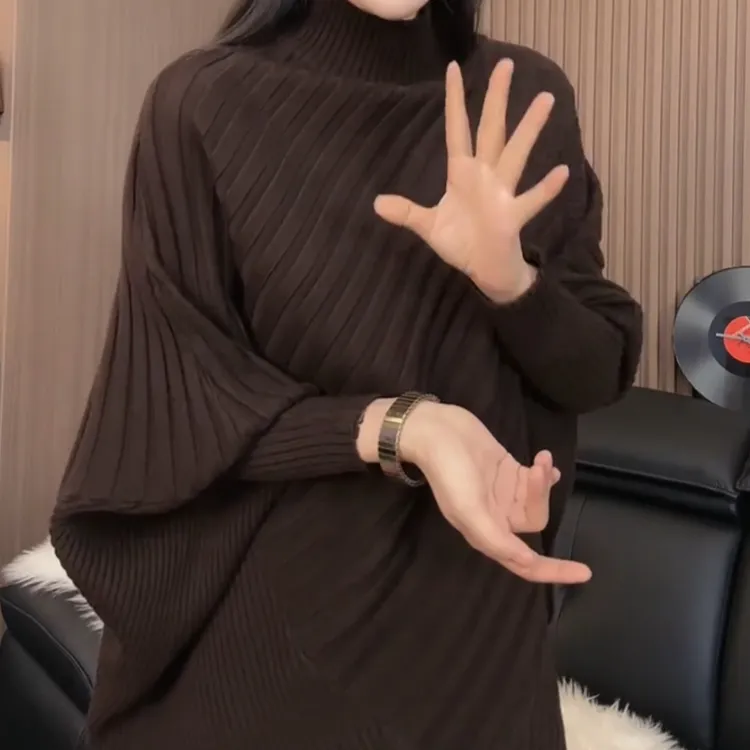 慵懒风高领斗篷针织衫2025冬季新款独特漂亮的蝙蝠袖加厚保暖毛衣