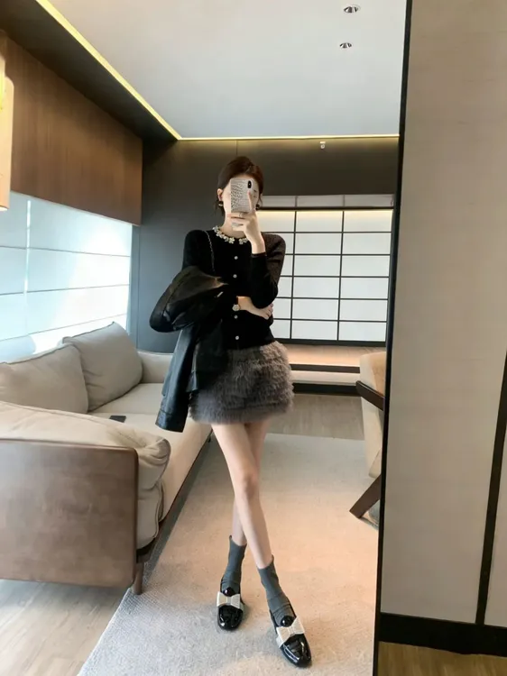 早春时尚新款法式高级感气质小香风针织上衣设计感百搭短裙套装