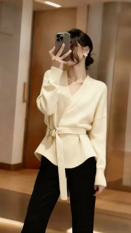 欧货高端米白色设计感系带针织衫2025显瘦休闲百搭长袖上衣毛衣