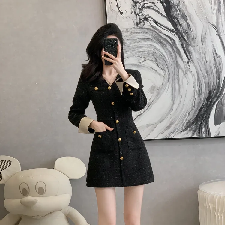 学院风V领气质连衣裙女2025秋冬新款法式修身小个子收腰黑色裙子