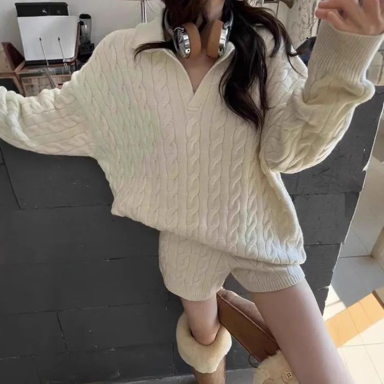 【INS风】秋冬新款韩版翻领显瘦麻花针织衫毛衣短裤时尚套装