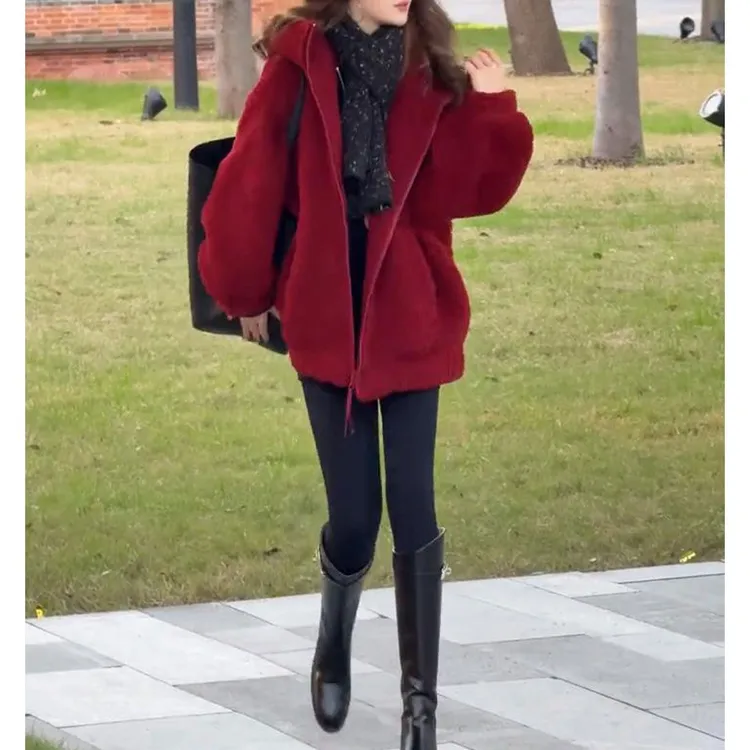 时尚设计感休闲红色棉衣外套2025冬季新款轻奢高级感保暖连帽棉服