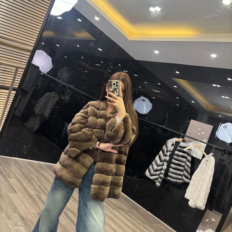 【星选】2025新款青紫蓝兔时尚中长款V领皮毛一体外套