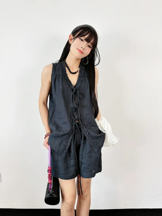 美式复古2025新款韩版设计感小众木耳边V领无袖背心上衣短裤套装