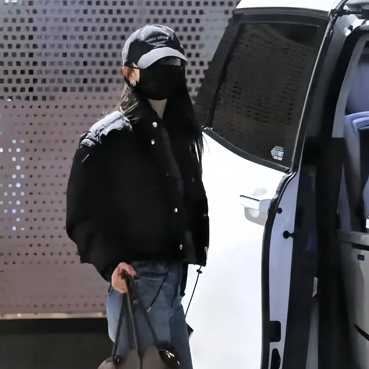 杨幂明星同款黑色羽绒服女秋冬新款百搭显瘦短款外套潮