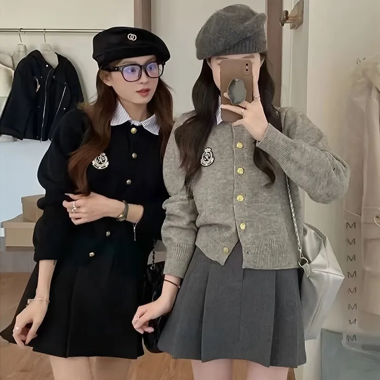 新款女款假两件徽章针织衫女韩版温柔风短款宽松别致长袖复古开衫