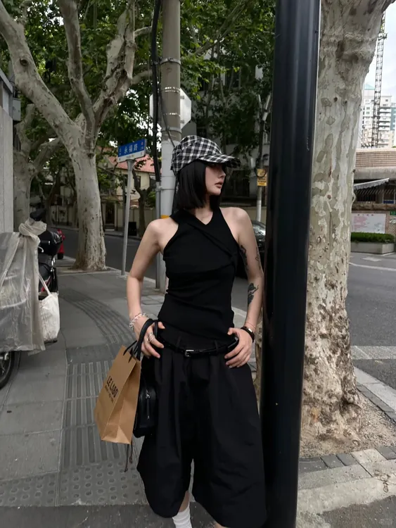 显瘦短款时尚休闲宽松款背心吊带2025夏季新运动高腰休闲裤子