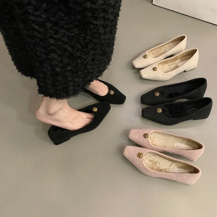 小香风低跟方头黑色单鞋女2024新款秋冬季复古温柔加绒通勤毛毛鞋