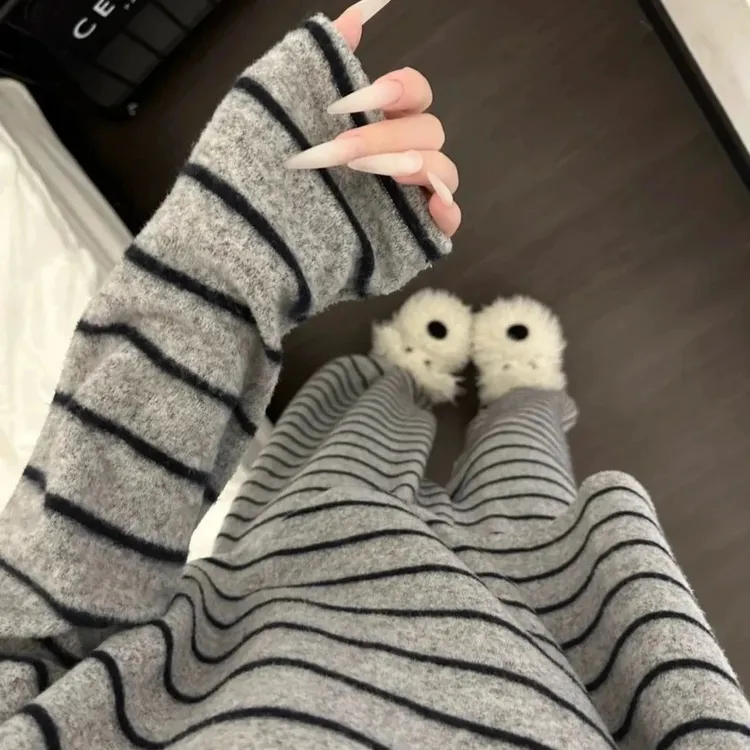 简约圆领套头灰色条纹德绒睡衣女士长袖长裤保暖宽松可外穿家居服