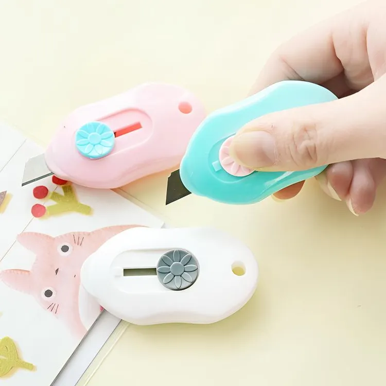 伸缩迷你削笔刀小号快递拆箱刀便携小刀拆信封短款学生裁纸美工刀