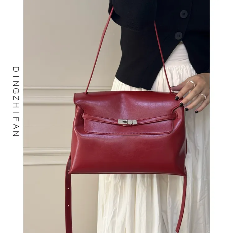 定制范 2025新款复古红软皮大容量新娘包日常可用婚包单肩凯莉包