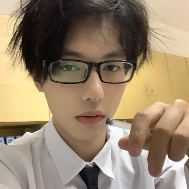 2025黑边框小眼镜窄框日系斯文二次元小红书同款可配度数近视男女